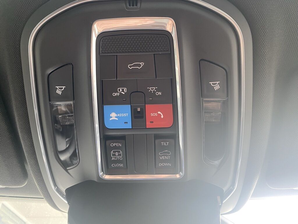 2023 Jeep Grand Cherokee Altitude Green Bay WI