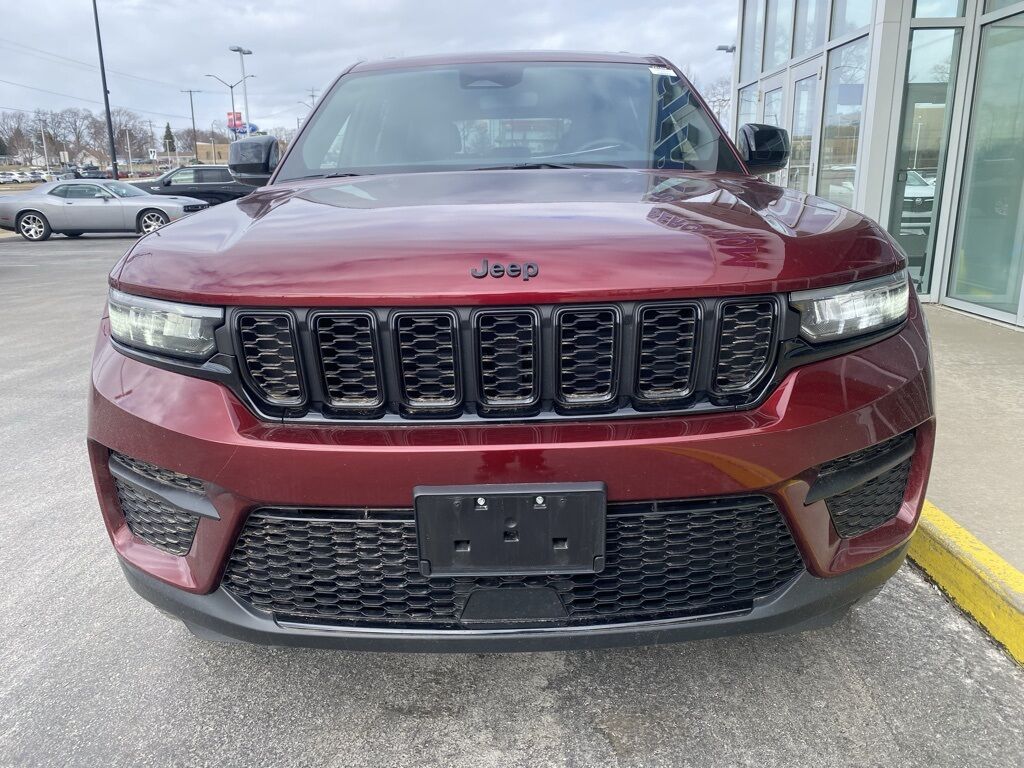 2023 Jeep Grand Cherokee Altitude Green Bay WI
