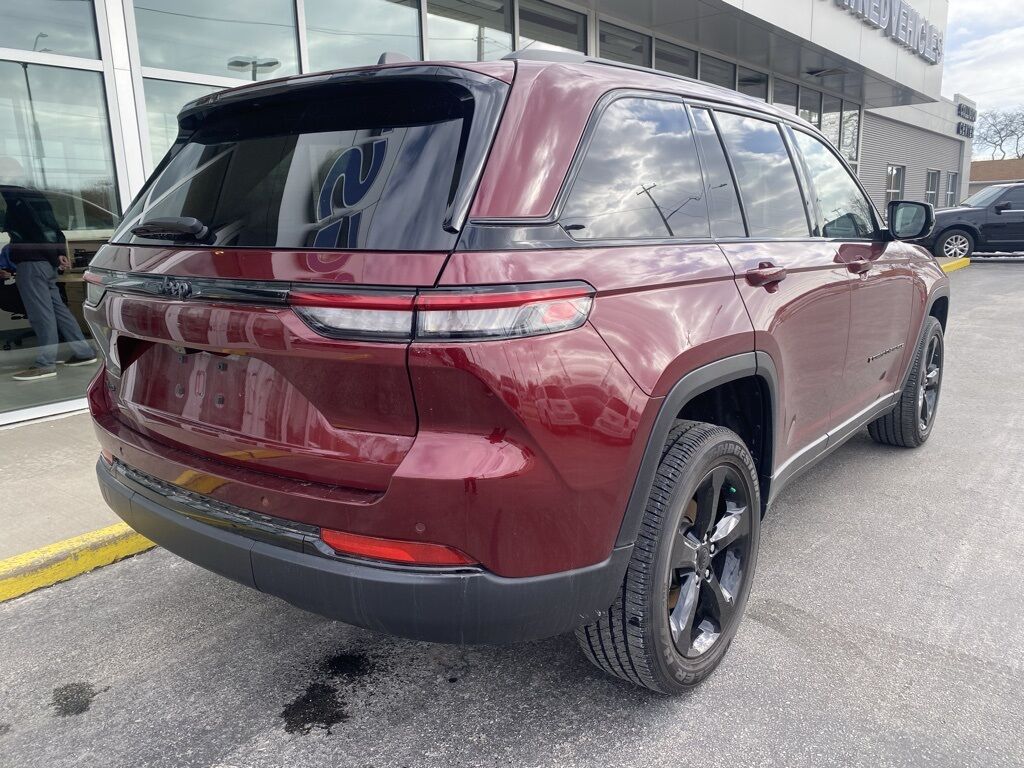 2023 Jeep Grand Cherokee Altitude Green Bay WI
