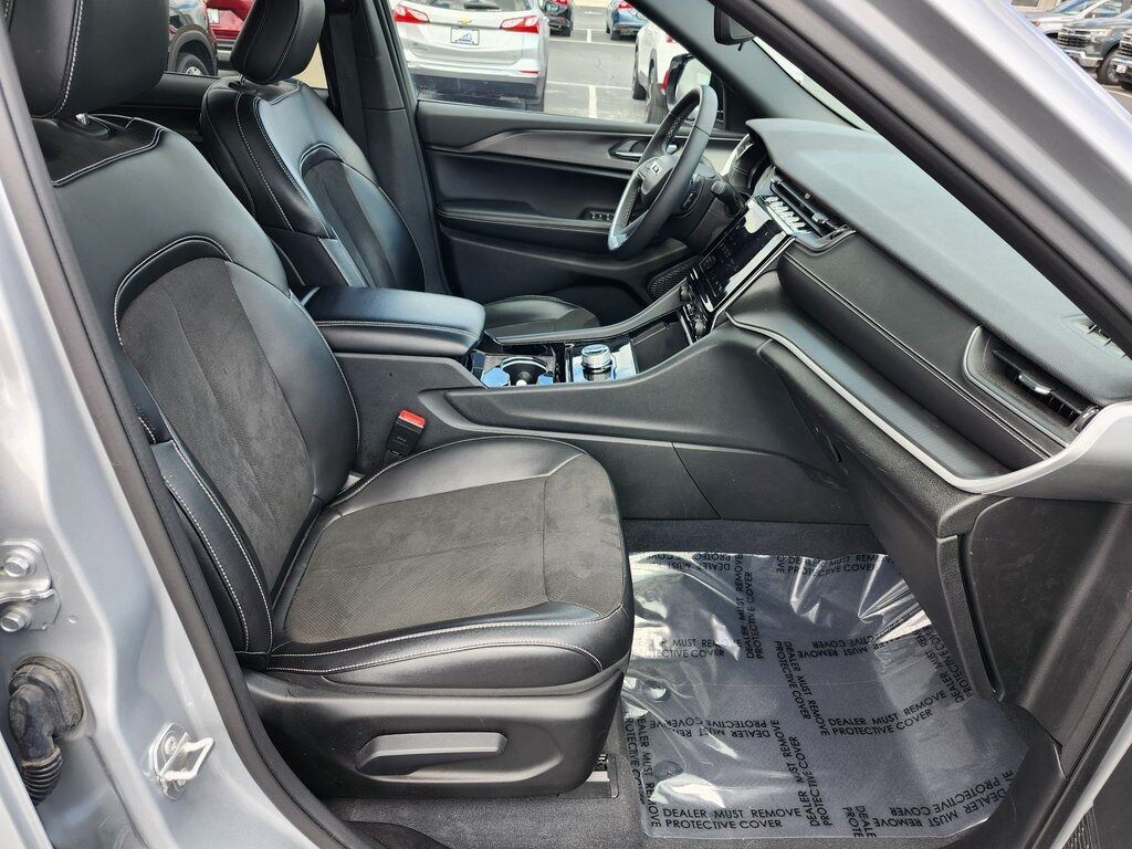 2023 Jeep Grand Cherokee L Altitude Green Bay WI