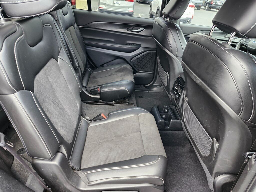 2023 Jeep Grand Cherokee L Altitude Green Bay WI