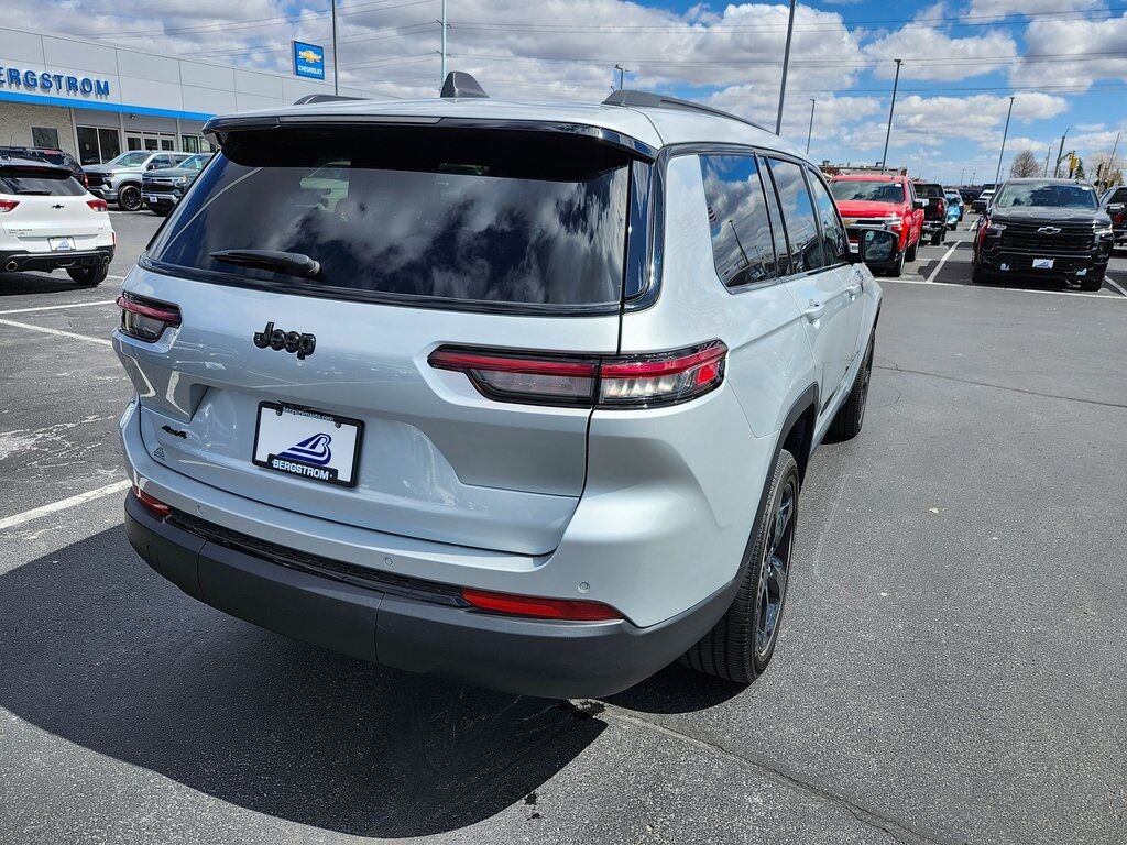 2023 Jeep Grand Cherokee L Altitude Green Bay WI