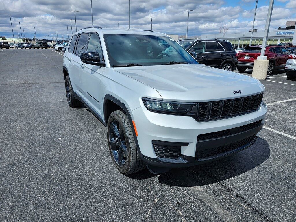 2023 Jeep GRAND CHEROKEE L Altitude