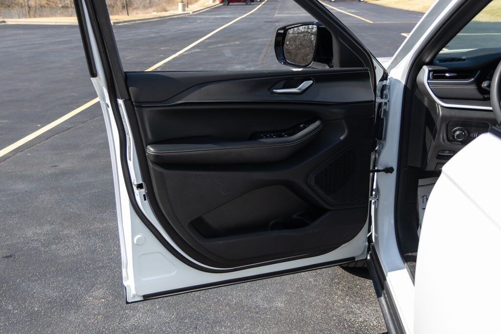 2023 Jeep Grand Cherokee L Altitude X Racine WI