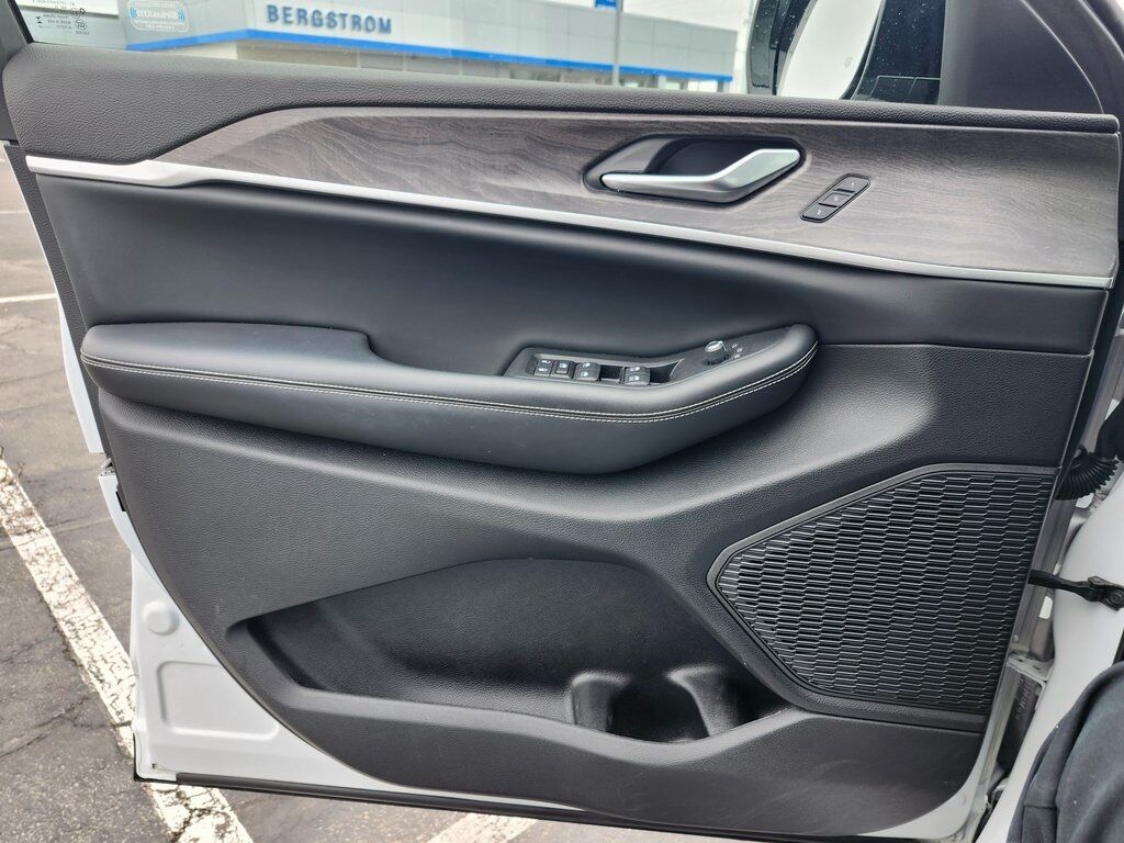 2023 Jeep Grand Cherokee L Limited Green Bay WI