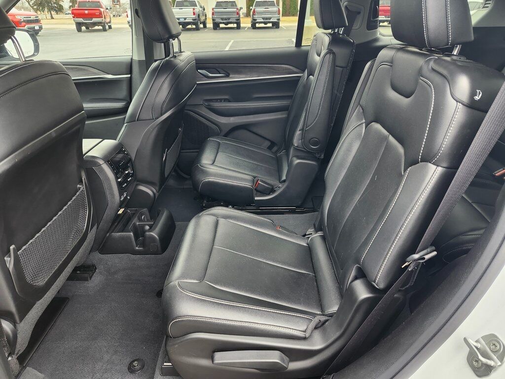 2023 Jeep Grand Cherokee L Limited Green Bay WI