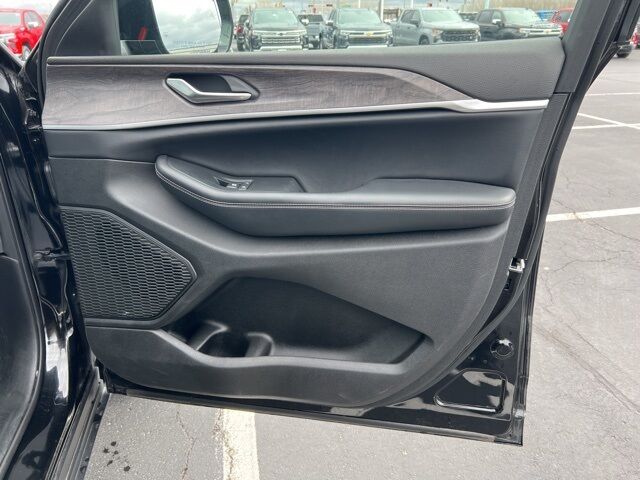 2023 Jeep Grand Cherokee L Limited Green Bay WI