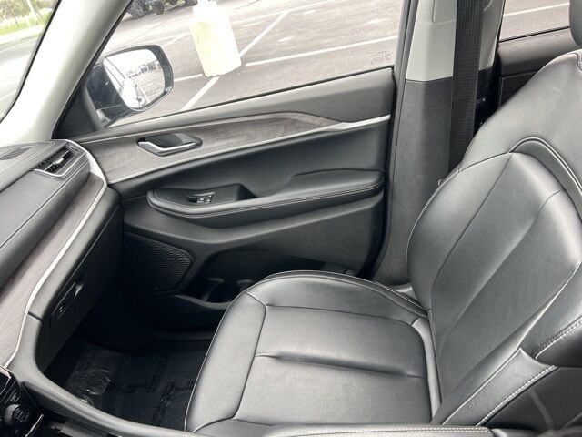 2023 Jeep Grand Cherokee L Limited Green Bay WI