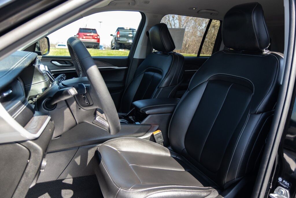 2023 Jeep Grand Cherokee Limited Racine WI