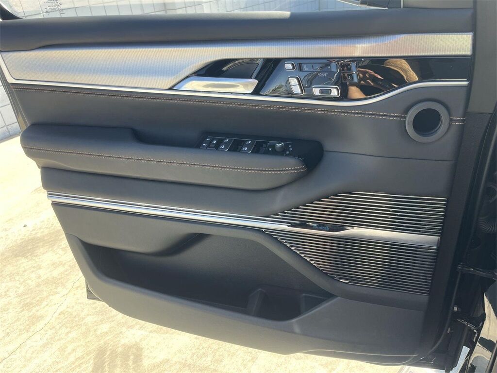 2023 Jeep Grand Wagoneer Series III Quincy MA