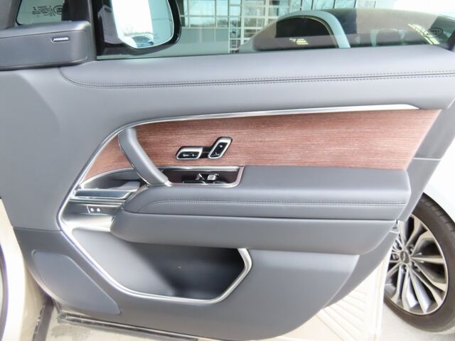 2023 Land Rover Range Rover SE Merriam KS