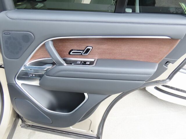 2023 Land Rover Range Rover SE Merriam KS
