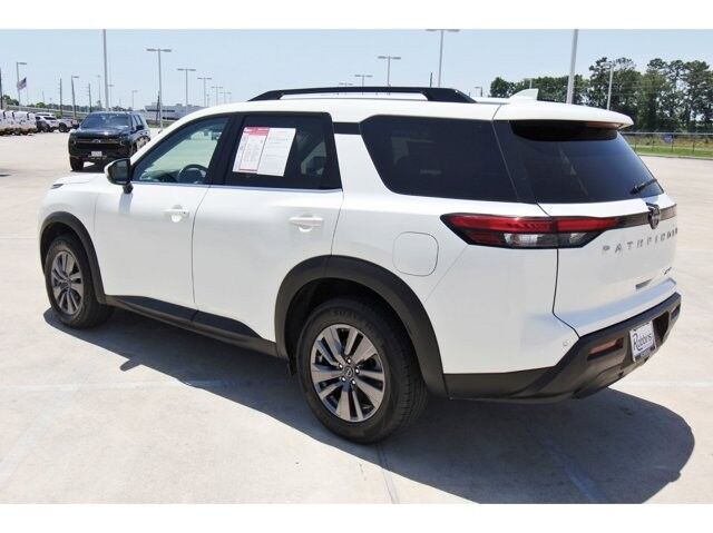 2023 Nissan Pathfinder SV