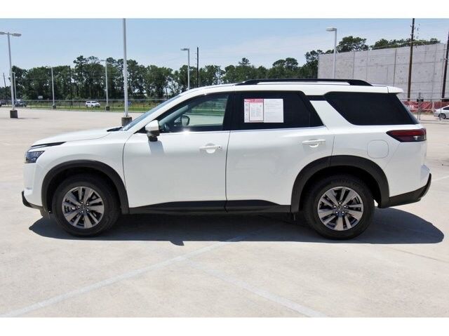 2023 Nissan Pathfinder SV