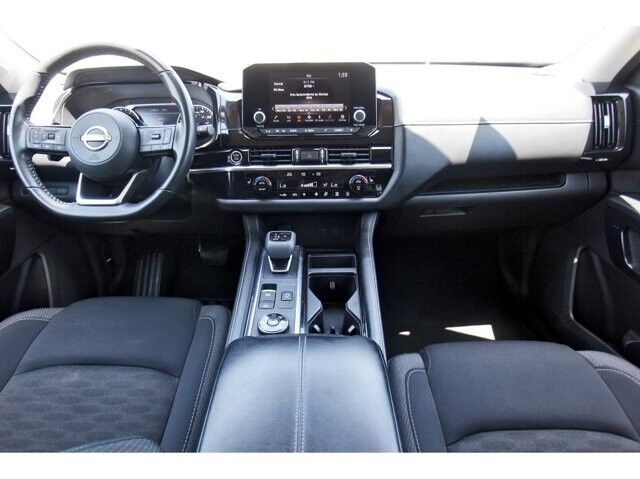 2023 Nissan Pathfinder SV