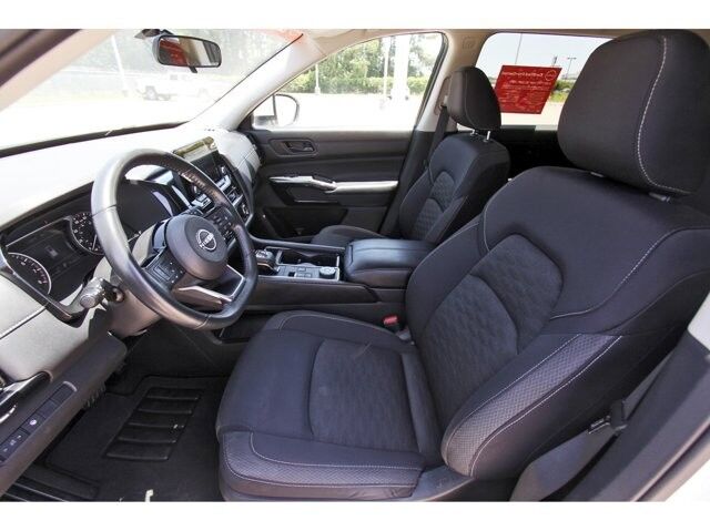 2023 Nissan Pathfinder SV