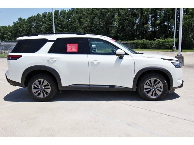 2023 Nissan Pathfinder SV
