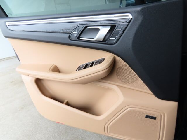2023 Porsche Macan  Merriam KS