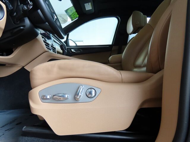 2023 Porsche Macan  Merriam KS