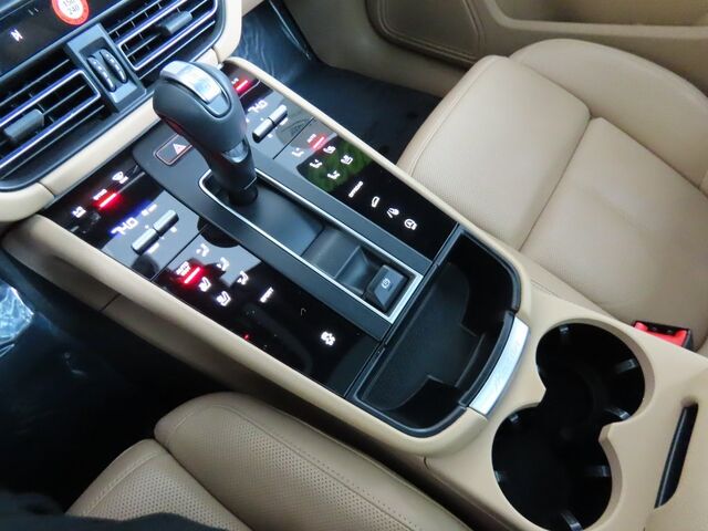 2023 Porsche Macan  Merriam KS
