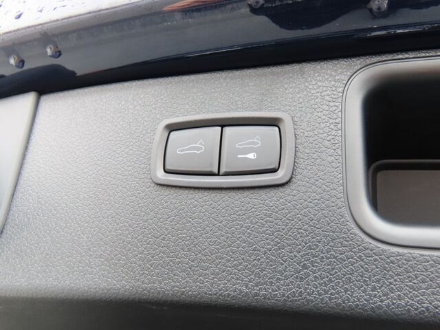 2023 Porsche Macan  Merriam KS