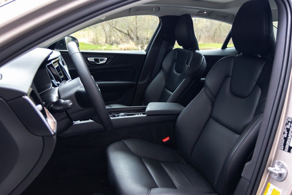 2023 Volvo S60 B5 Plus Dark Theme Kenosha WI