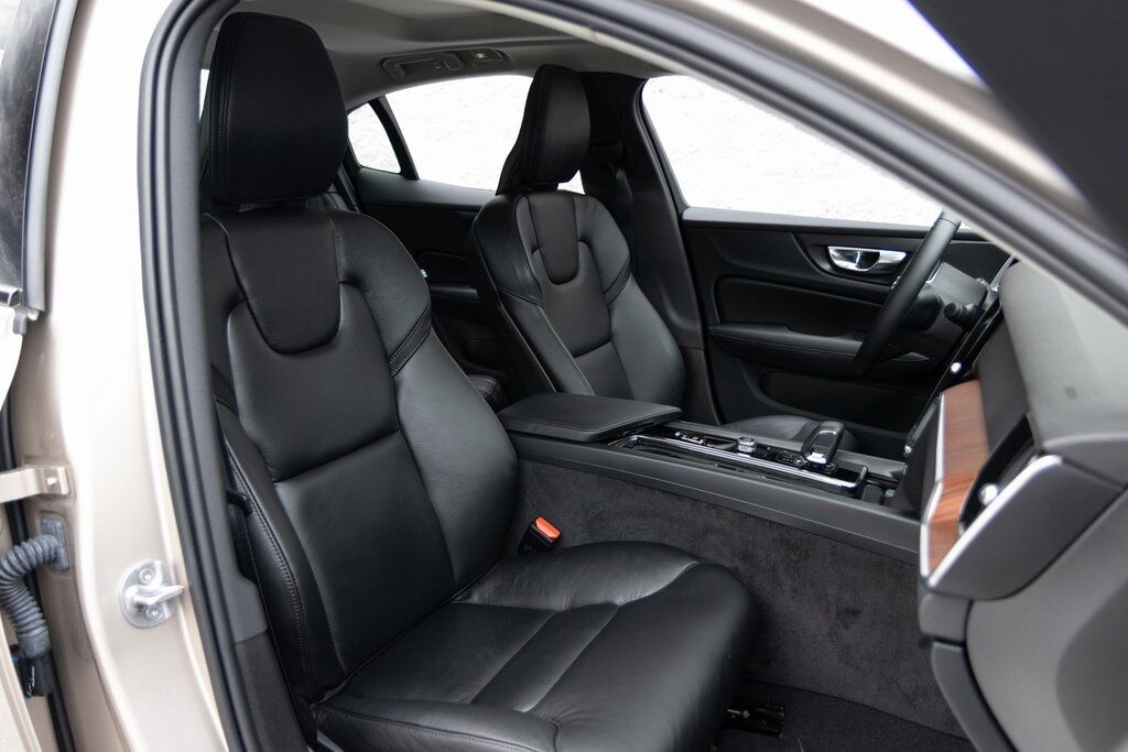 2023 Volvo S60 B5 Plus Dark Theme Kenosha WI