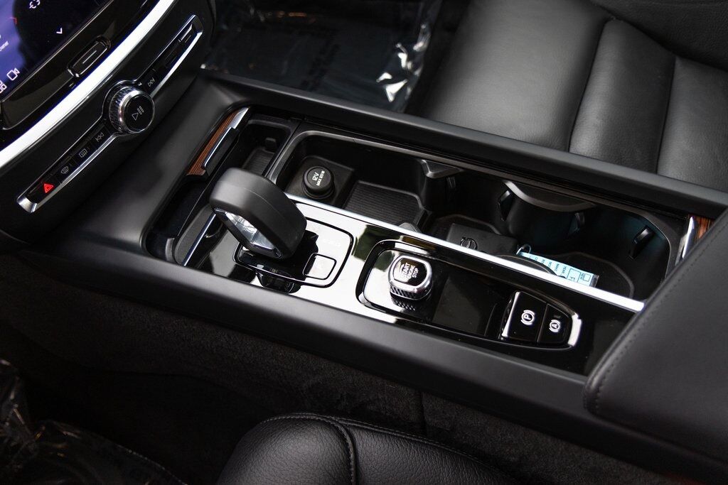 2023 Volvo S60 B5 Plus Dark Theme Kenosha WI