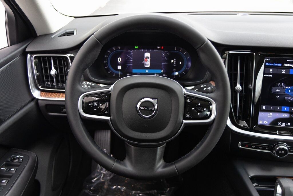 2023 Volvo S60 B5 Plus Dark Theme Kenosha WI