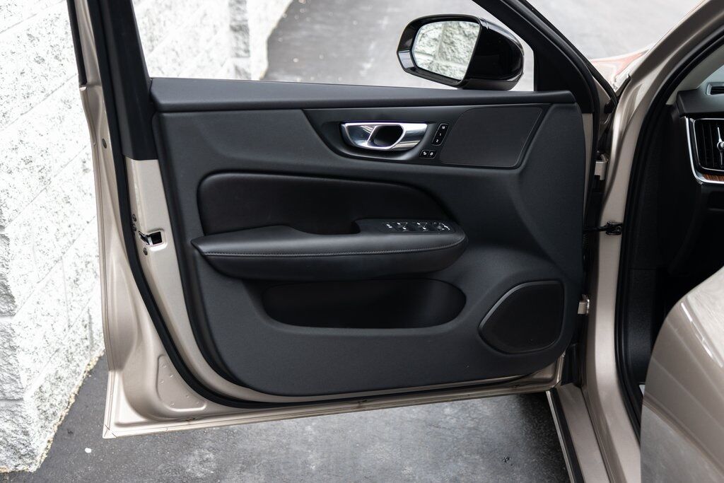 2023 Volvo S60 B5 Plus Dark Theme Kenosha WI