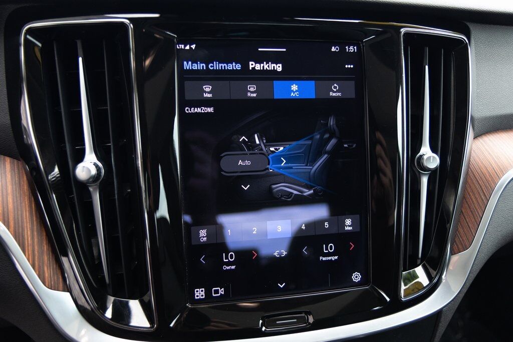 2023 Volvo S60 B5 Plus Dark Theme Kenosha WI