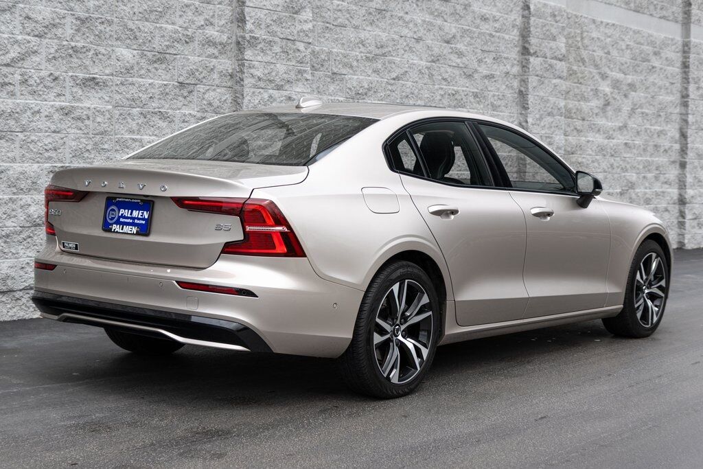 2023 Volvo S60 B5 Plus Dark Theme Kenosha WI