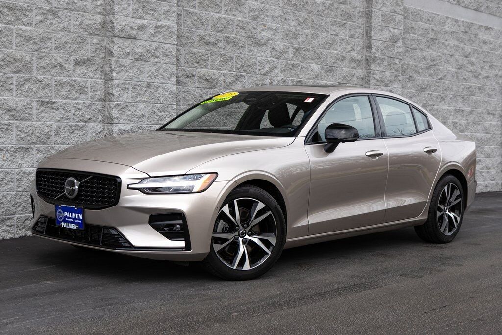 2023 Volvo S60 B5 Plus Dark Theme Kenosha WI