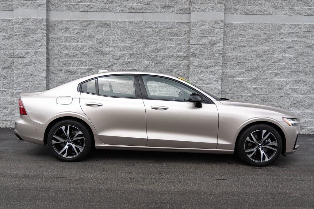 2023 Volvo S60 B5 Plus Dark Theme Kenosha WI