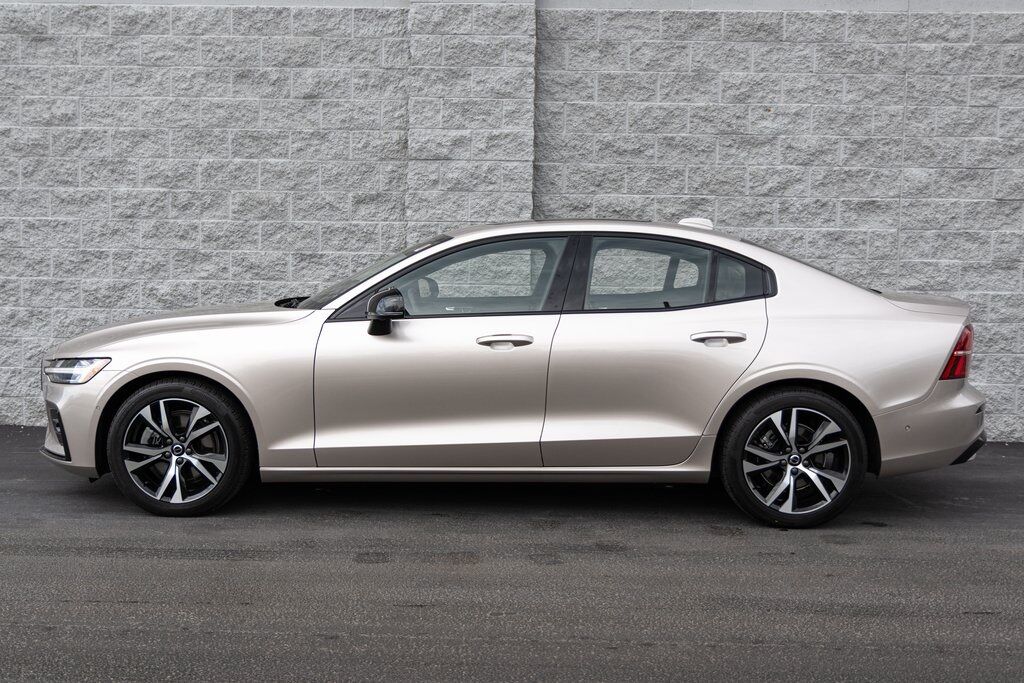2023 Volvo S60 B5 Plus Dark Theme Kenosha WI