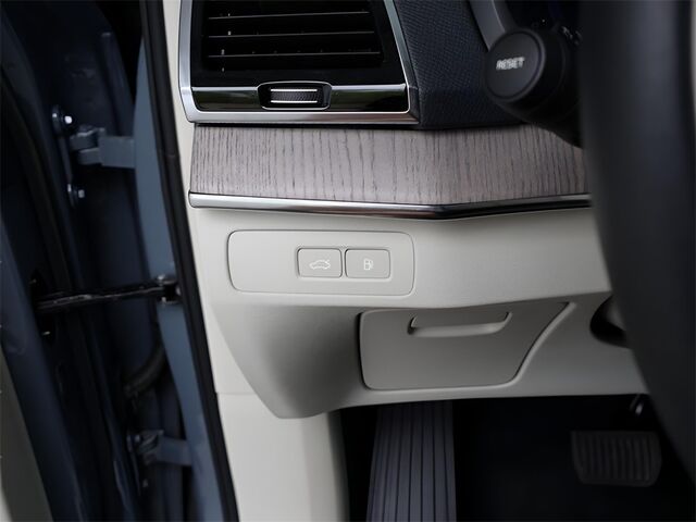 2023 Volvo XC90 Recharge Plug-In Hybrid T8 Plus 6 Passenger Merriam KS
