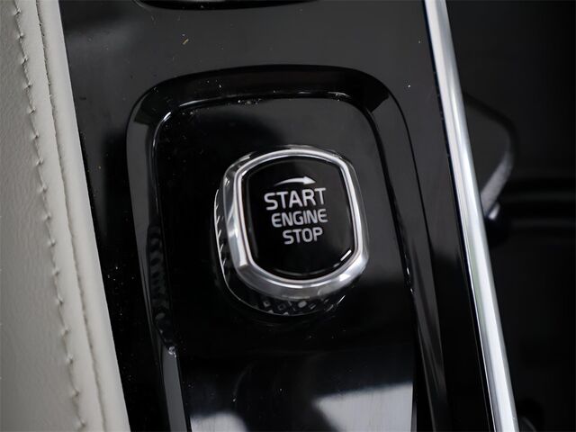2023 Volvo XC90 Recharge Plug-In Hybrid T8 Plus 6 Passenger Merriam KS