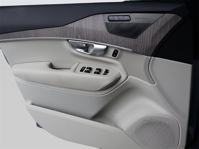 2023 Volvo XC90 Recharge Plug-In Hybrid T8 Plus 6 Passenger Merriam KS
