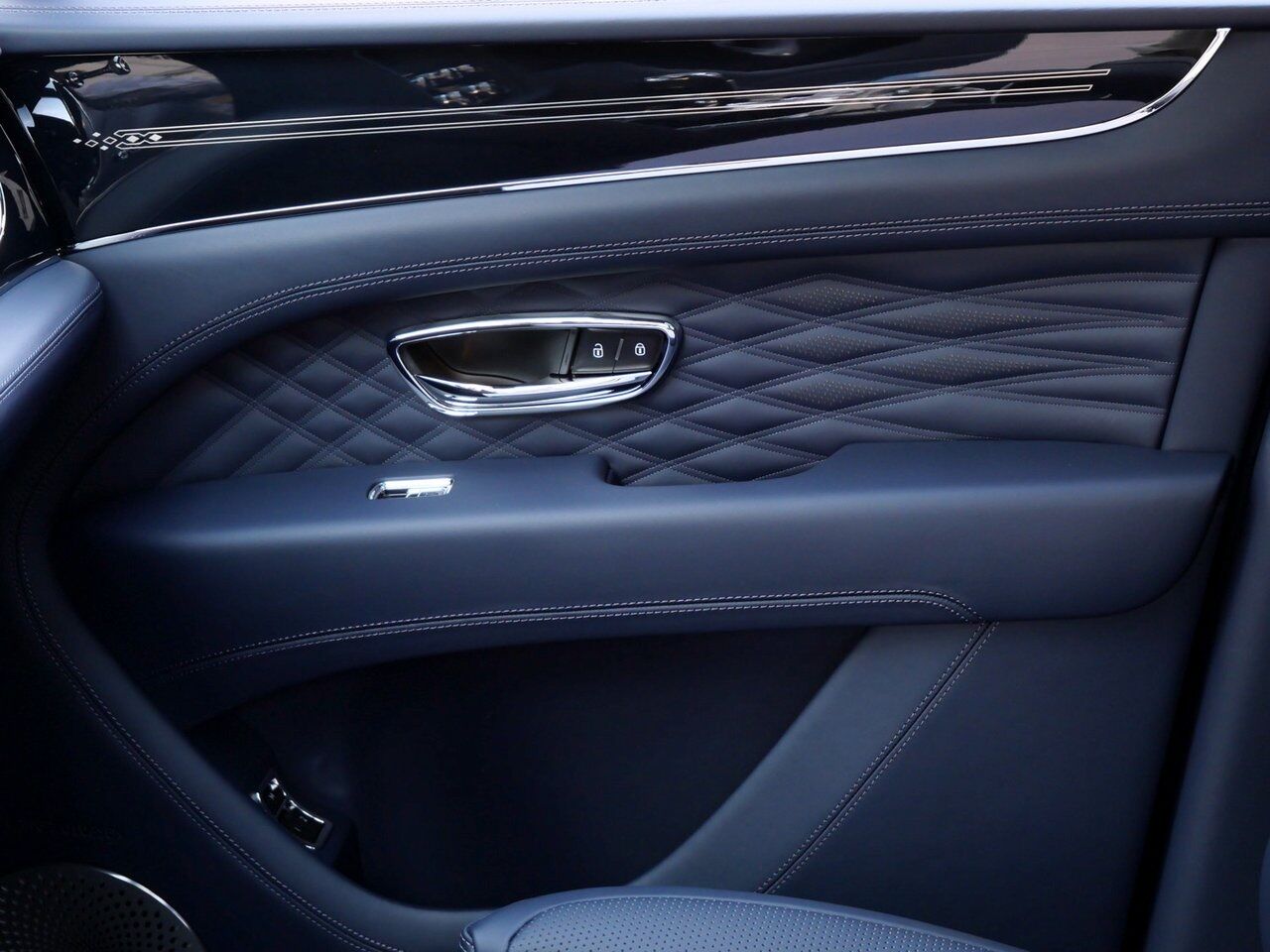 2024 Bentley Bentayga Azure Lawrence KS