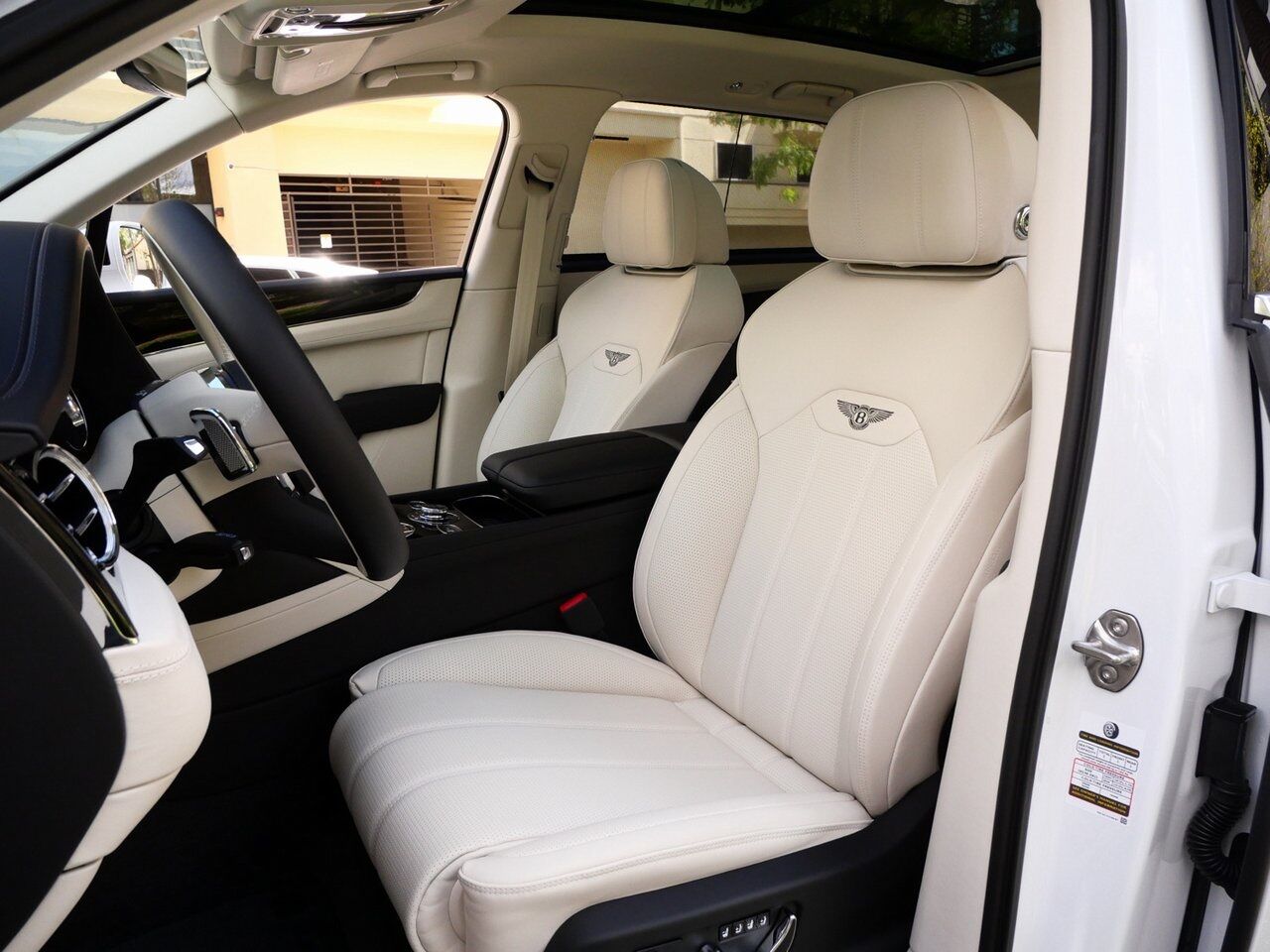 2024 Bentley Bentayga EWB