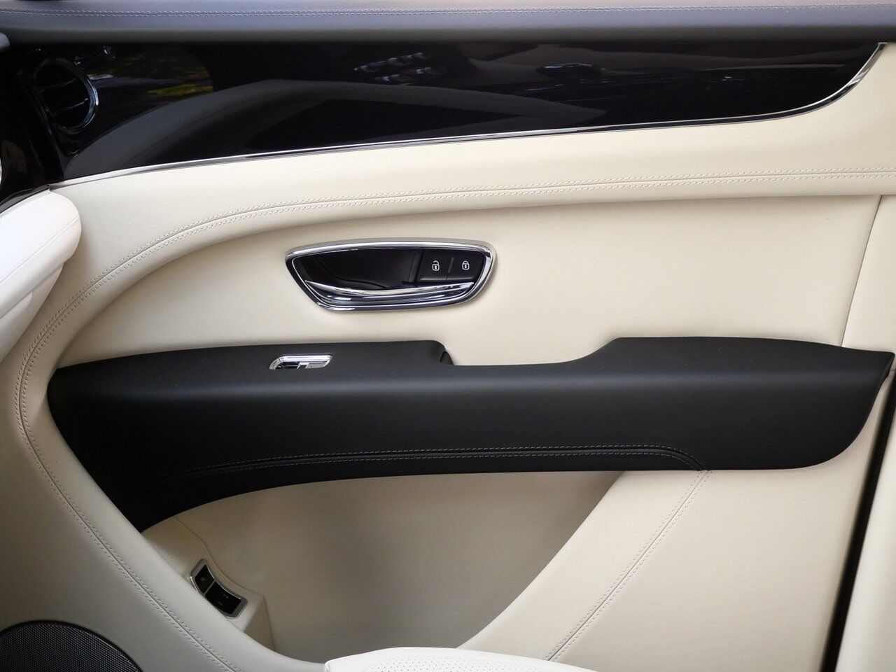 2024 Bentley Bentayga EWB Lawrence KS