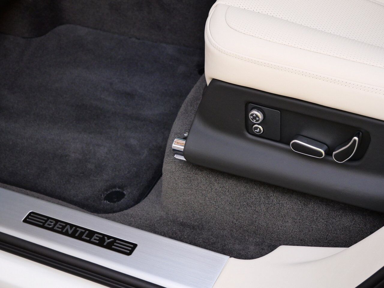 2024 Bentley Bentayga EWB Lawrence KS