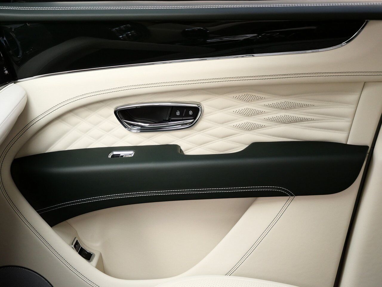 2024 Bentley Bentayga EWB Azure Lawrence KS