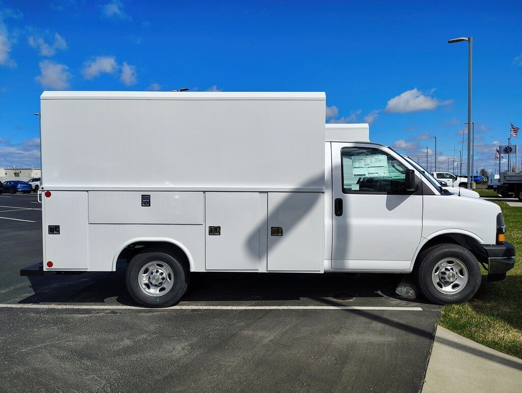 2024 Chevrolet Express 3500 Work Van Green Bay WI