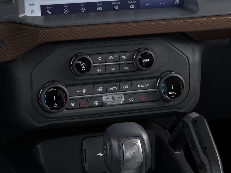 2024 Ford Bronco Outer Banks Green Bay WI