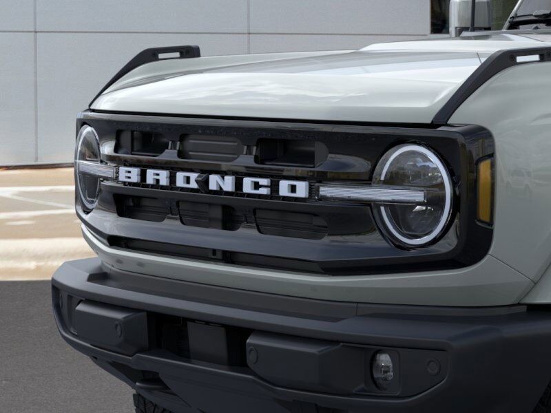 2024 Ford Bronco Outer Banks Green Bay WI