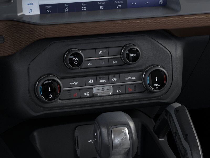 2024 Ford Bronco Outer Banks Green Bay WI