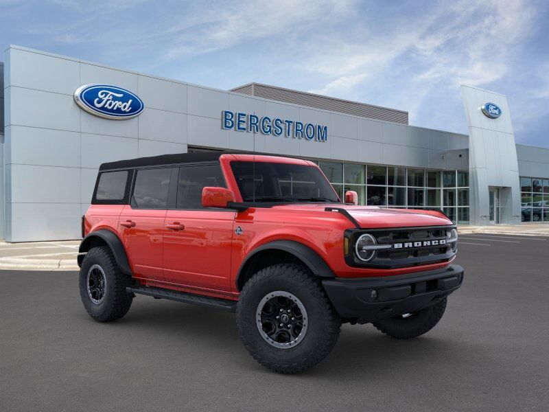 2024 Ford Bronco Outer Banks Green Bay WI