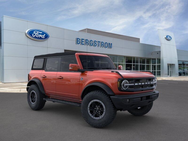 2024 Ford Bronco Outer Banks Green Bay WI