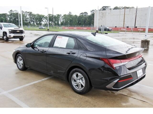 2024 Hyundai Elantra SE